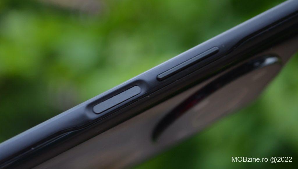 Senzorul de amprentă de pe Honor Magic4 Lite 5G este poziționat pe laterala din dreapta, sub butonul de volum.