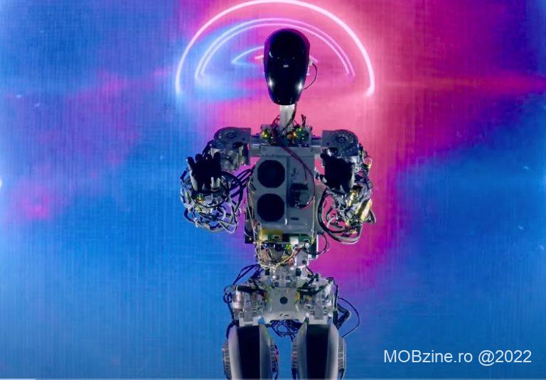 La Tesla 2022 AI Day, Elon Musk a prezentat robotul cu formă umanoidă numit Optimus.
