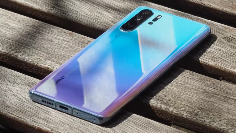 Huawei va oferi actualizarea HarmonyOS 4 pentru anumite modele P30 și Mate 20 începând din 2024.