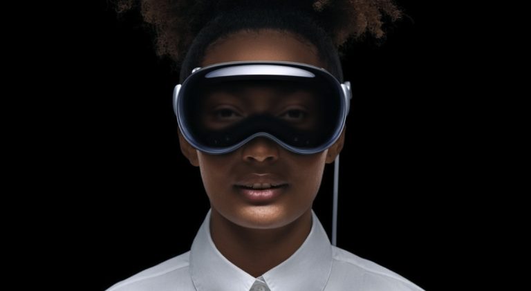 În ciuda entuziasmului unor fanboys, ochelarii Vision Pro sunt cam degeaba - sunt zvonuri că Apple a redus producția cu 50%!
