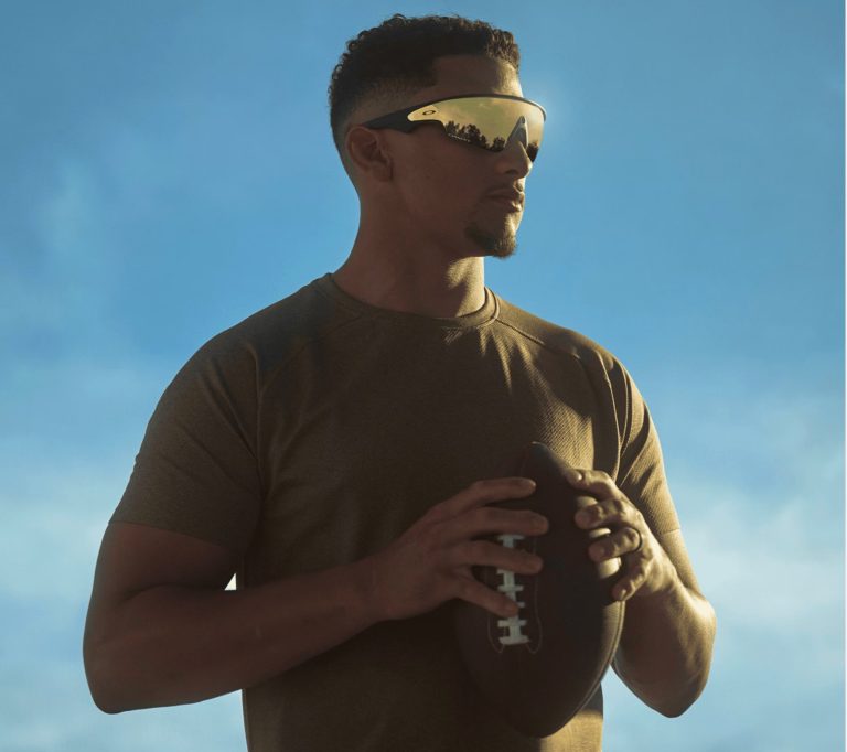 În cadrul Meta Connect 2025 au fost lansați noii ochelari smart cu AI Meta Ray-Ban Display și Oakley Meta Vanguard. Despre ce e vorba?