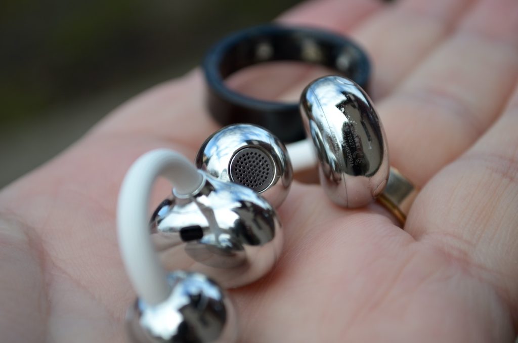 FreeClip 2 sunt niște căști open-ear ideale pentru folosirea continuă pe perioade mai mari!