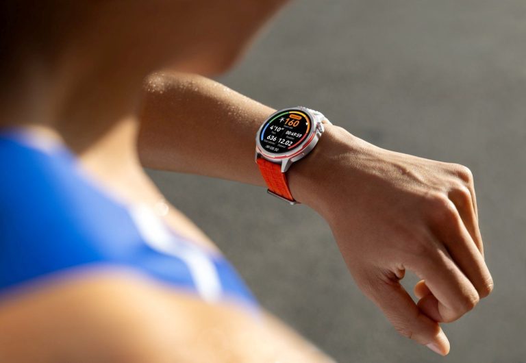 Huawei a lansat un nou ceas smart: WATCH GT Runner 2 dedicat pasionaților de alergare.