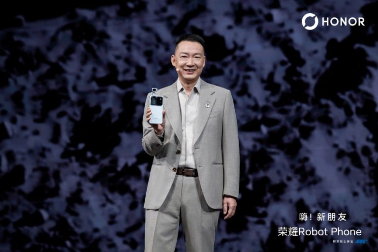 Honor a lansat Robot Phone, primul smartphone cu gimbal mecanic 4DoF și control inteligent al mișcării.