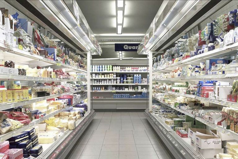 Se întâmplă acum în Europa: lanțuri de magazine alimentare au frigiderele nefuncționale iar altele au probleme legate de afișarea prețurilor și folosirea cardurilor de loialitate.